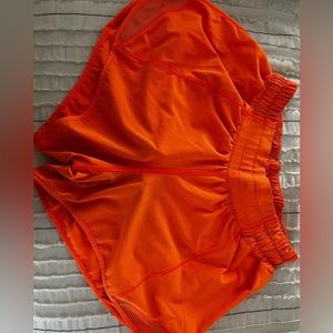 Lululmeon hotty hot shorts size 4